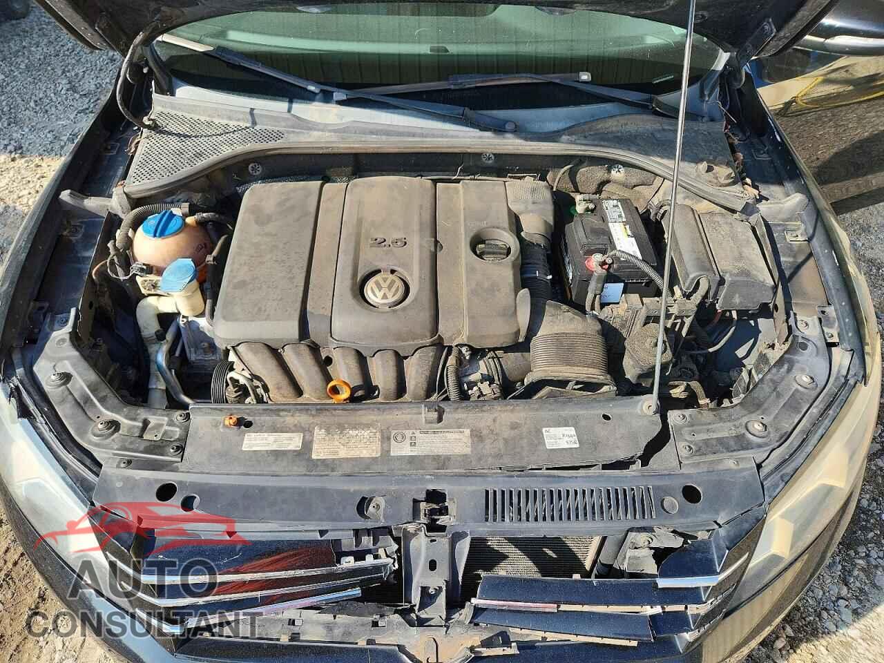 VOLKSWAGEN PASSAT 2012 - 1VWBP7A32CC052834