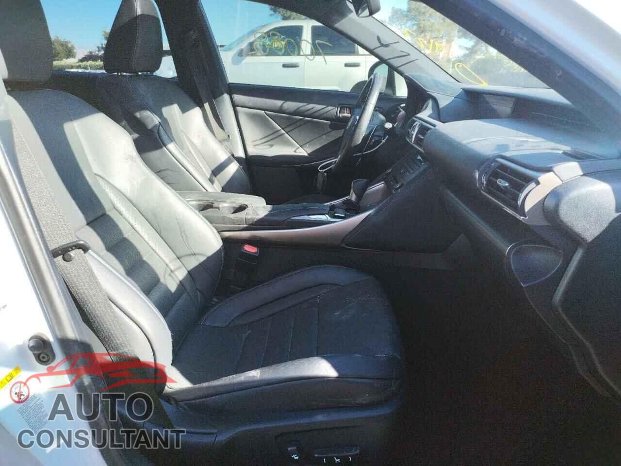 LEXUS IS 2018 - JTHBA1D2XJ5074410