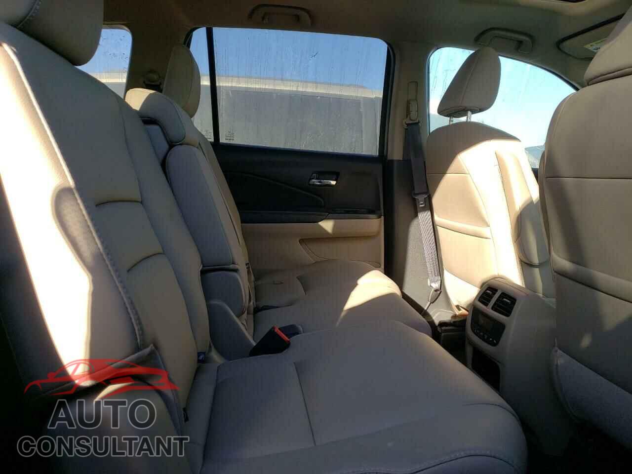 HONDA PILOT 2017 - 5FNYF5H58HB017138