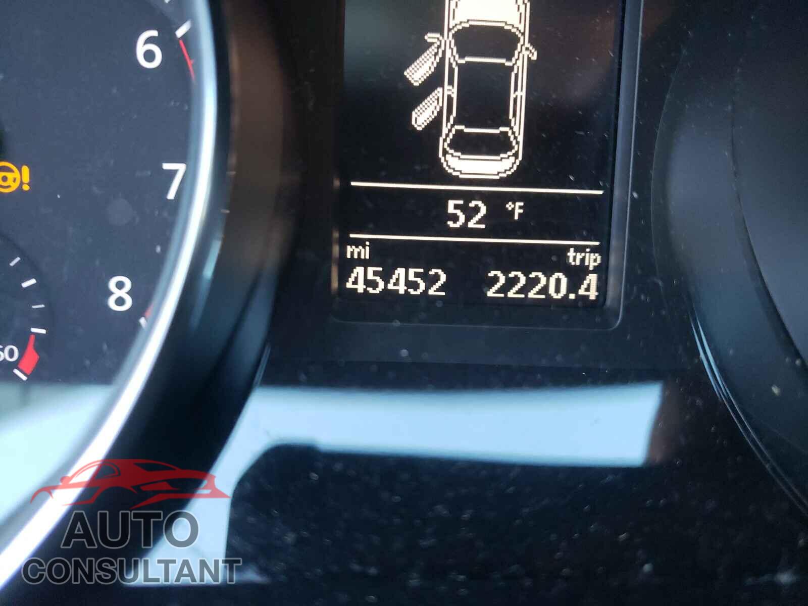 VOLKSWAGEN PASSAT 2017 - 1VWAT7A33HC009828