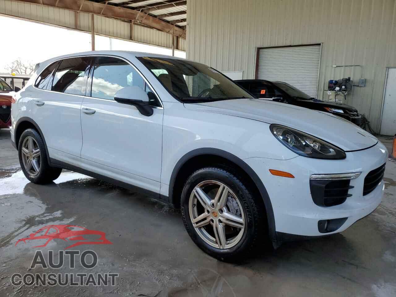 PORSCHE CAYENNE 2016 - WP1AA2A22GKA11317