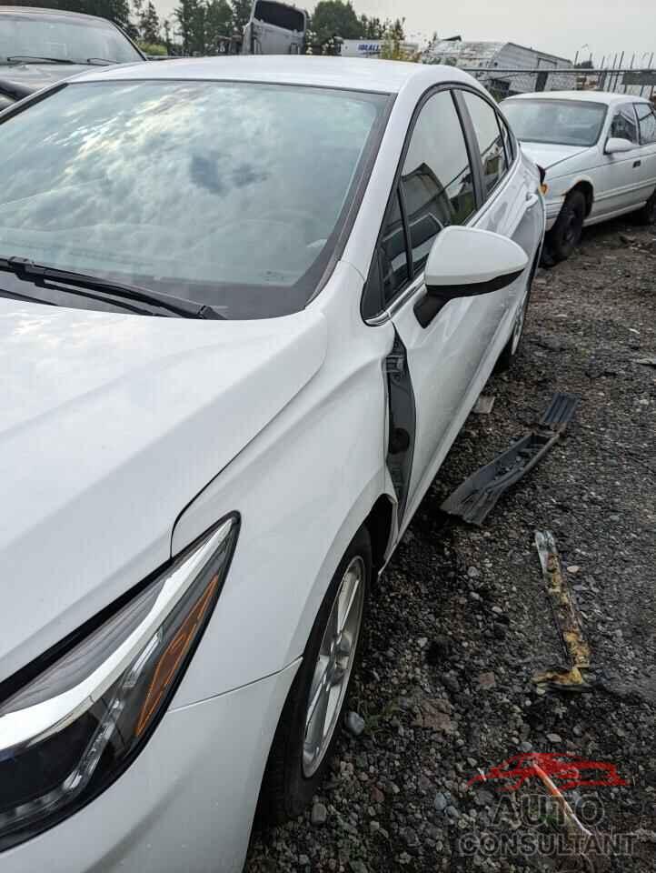 CHEVROLET CRUZE 2019 - 1G1BE5SM0K7147557