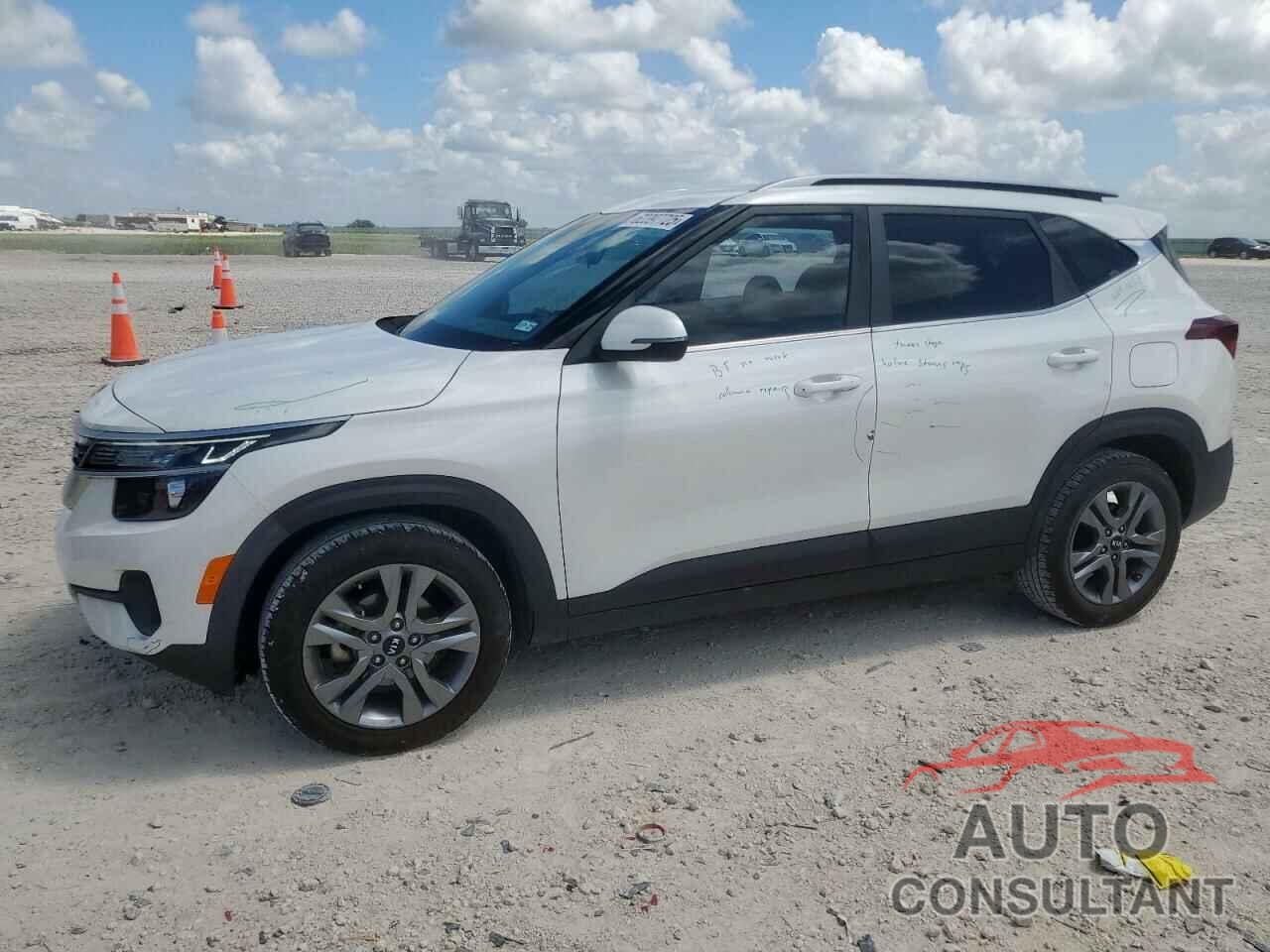 KIA SELTOS 2021 - KNDEU2AA7M7100784