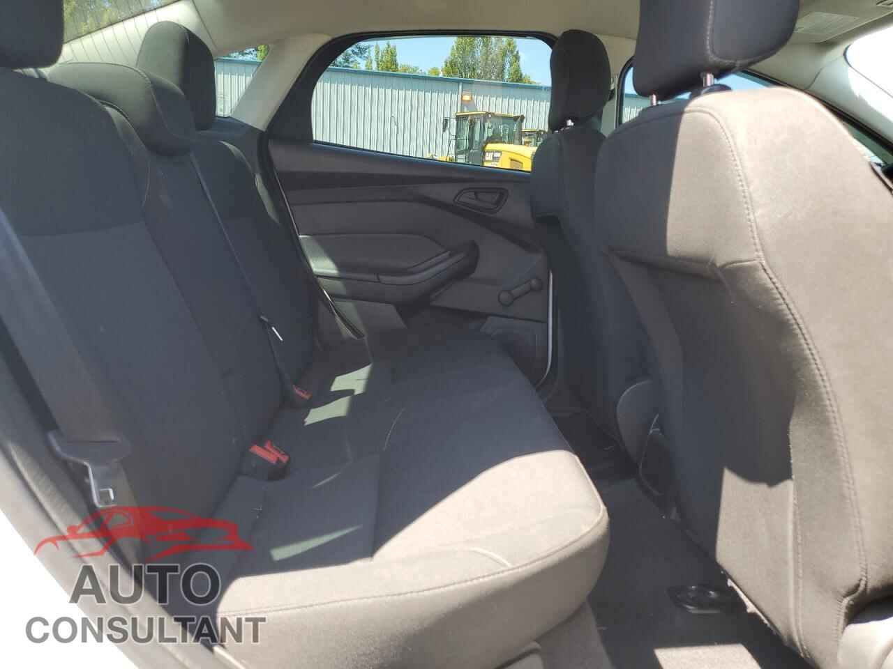 FORD FOCUS 2016 - 1FADP3E27GL339328