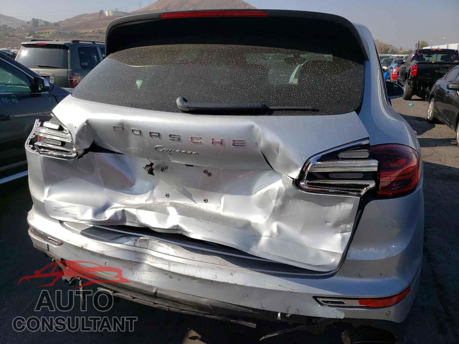 PORSCHE CAYENNE 2016 - WP1AA2A28GKA12620
