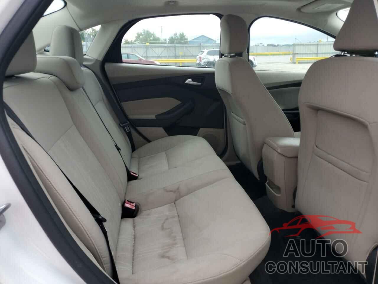 FORD FOCUS 2015 - 1FADP3F20FL201501