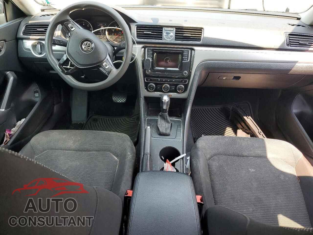 VOLKSWAGEN PASSAT 2017 - 1VWAT7A38HC031839
