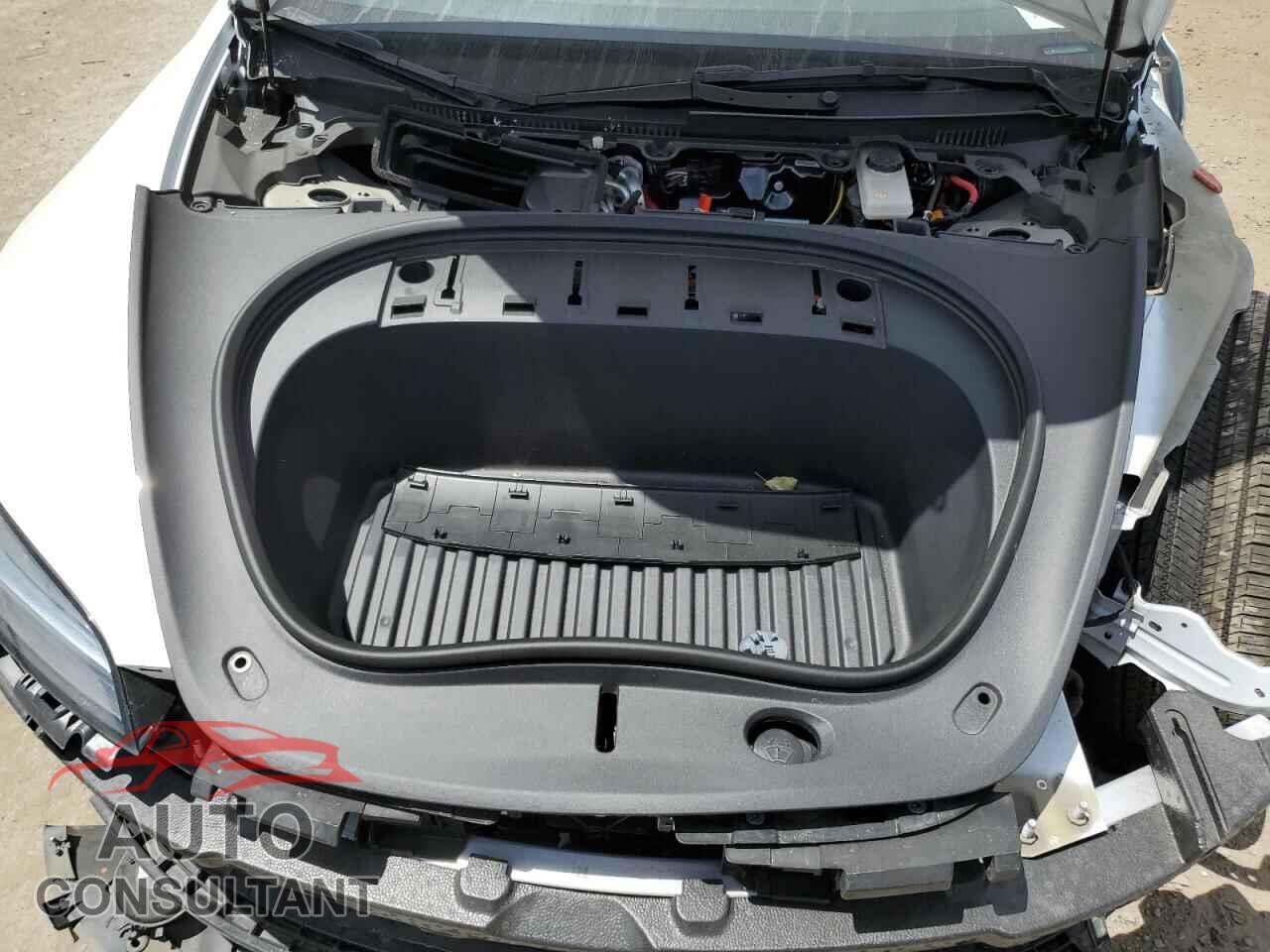 TESLA MODEL 3 2024 - 5YJ3E1EA4RF773851