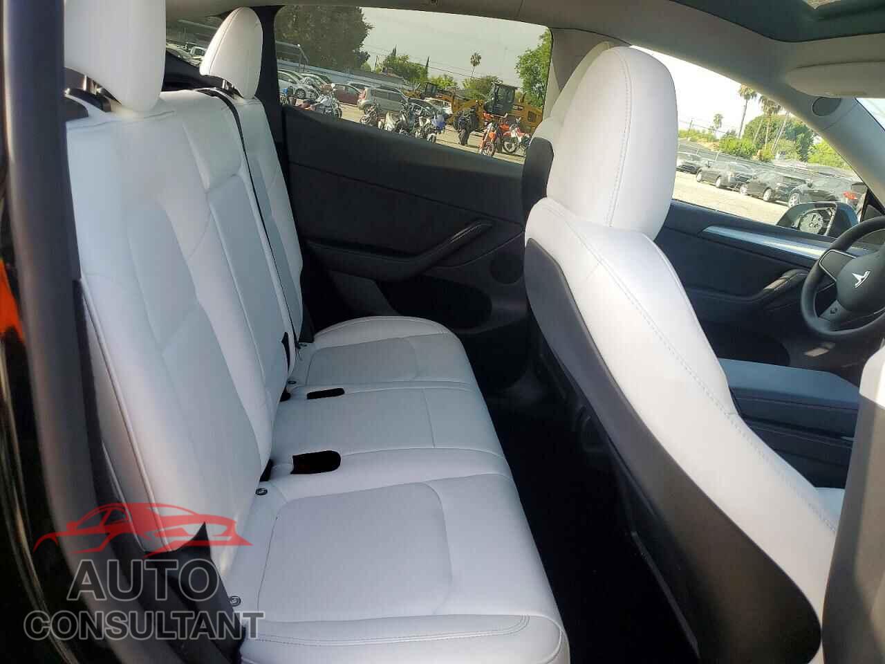 TESLA MODEL Y 2024 - 7SAYGDED4RF109760