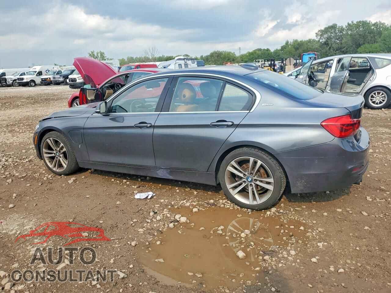 BMW 3 SERIES 2018 - WBA8E1C52JA180401