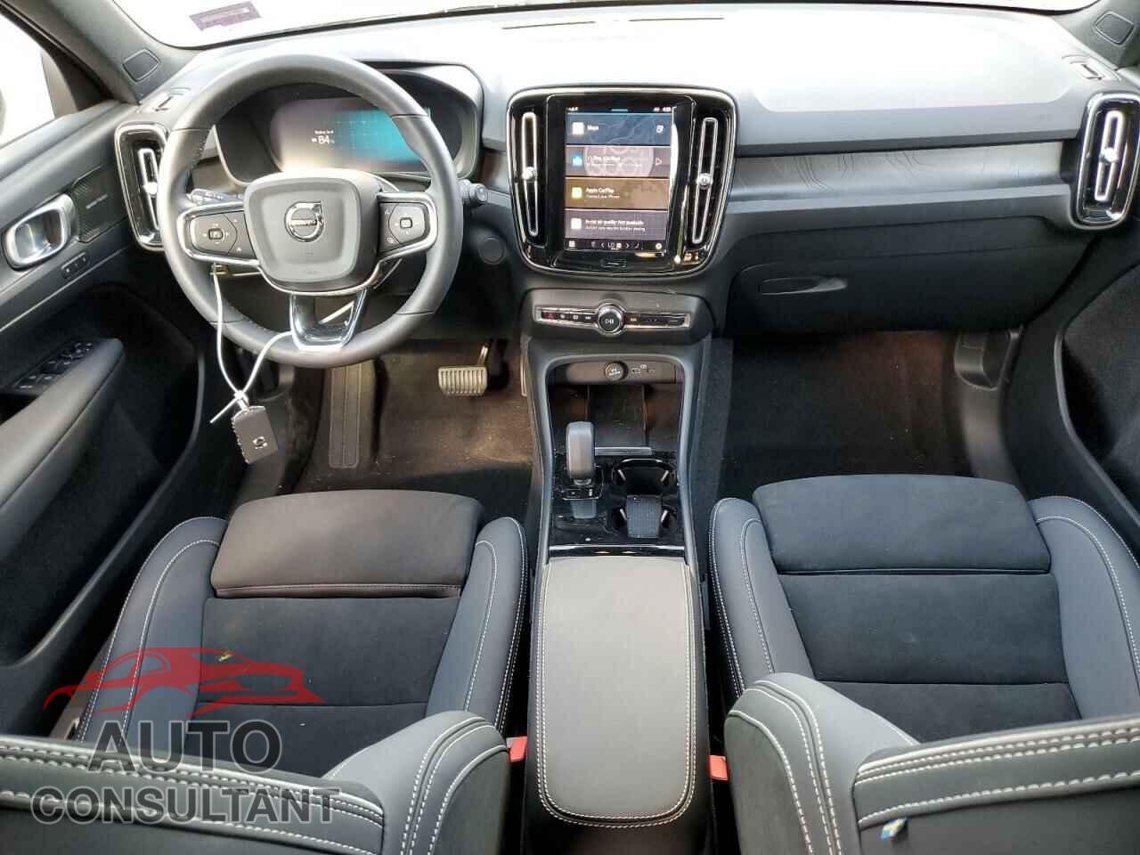 VOLVO XC40 2023 - YV4ED3UM0P2967227