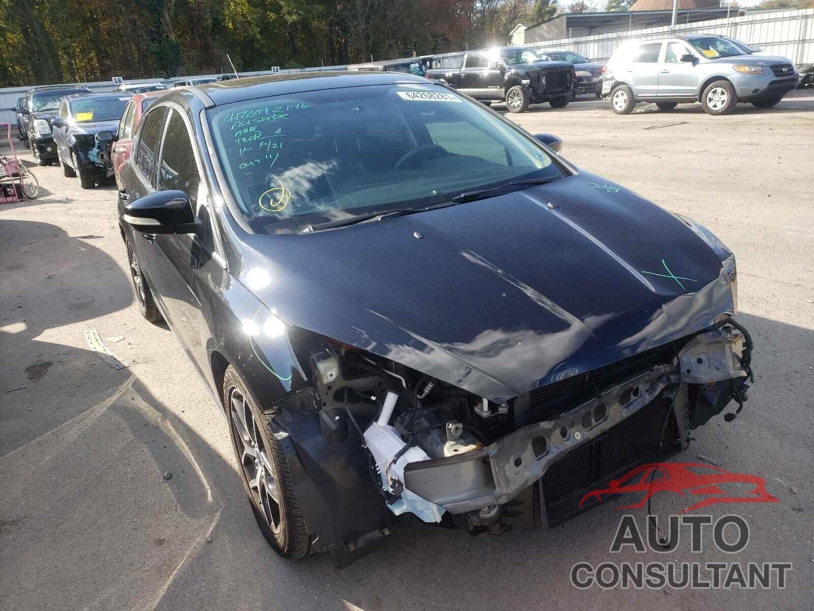FORD FOCUS 2017 - 1FADP3M28HL282897
