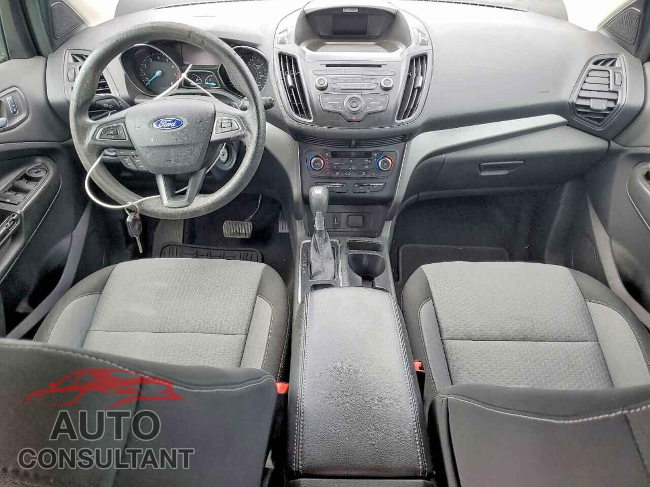 FORD ESCAPE 2017 - 1FMCU9GD0HUD02449