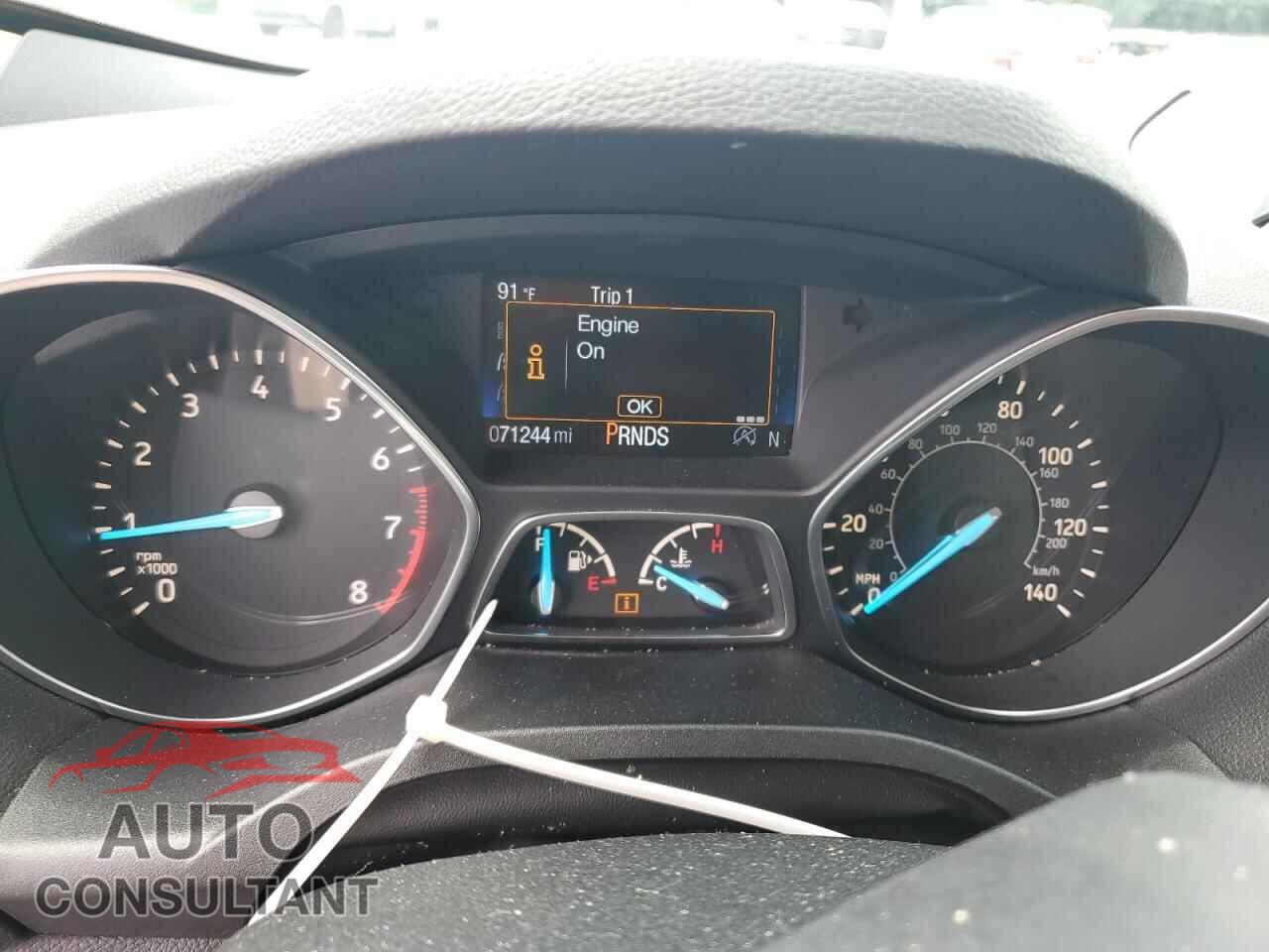 FORD ESCAPE 2017 - 1FMCU0J93HUB35570