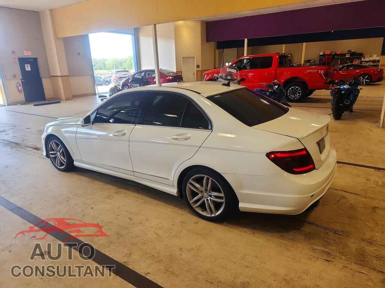 MERCEDES-BENZ C-CLASS 2013 - WDDGF8AB9DG108518
