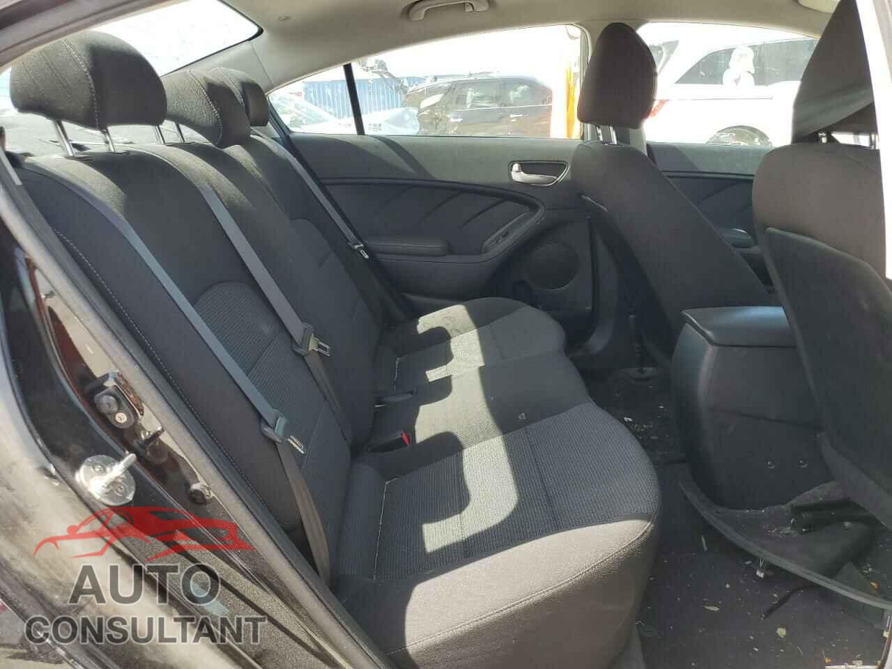 KIA FORTE 2018 - 3KPFK4A77JE213933
