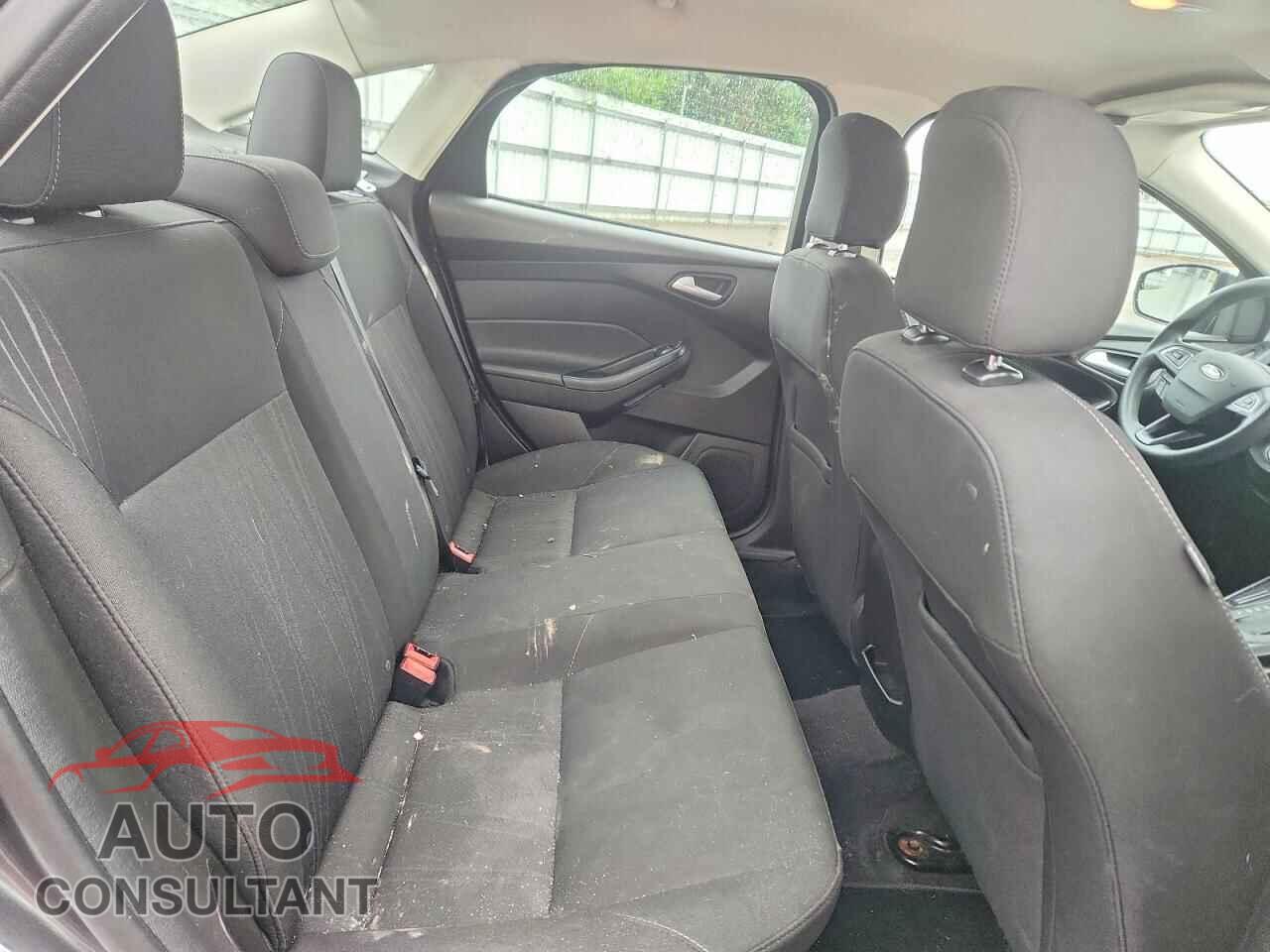 FORD FOCUS 2017 - 1FADP3F22HL268054