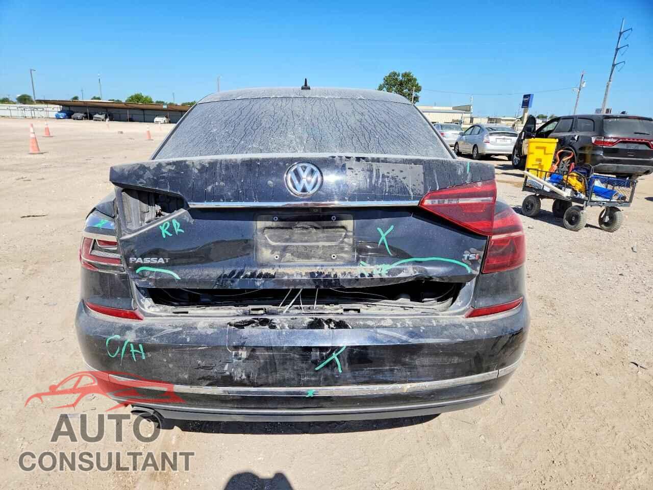 VOLKSWAGEN PASSAT 2017 - 1VWAT7A30HC019457