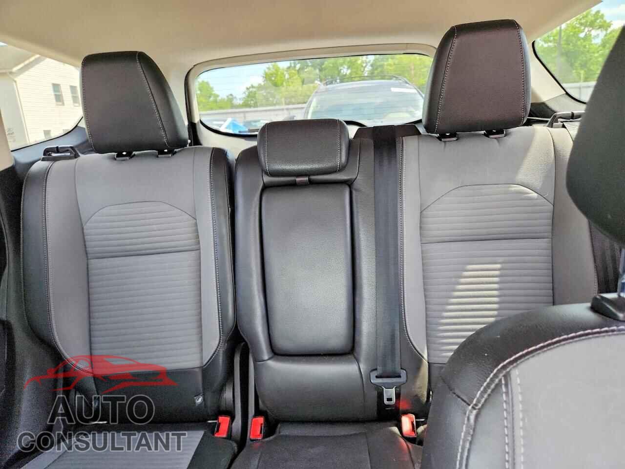 FORD ESCAPE 2017 - 1FMCU0G96HUB86343