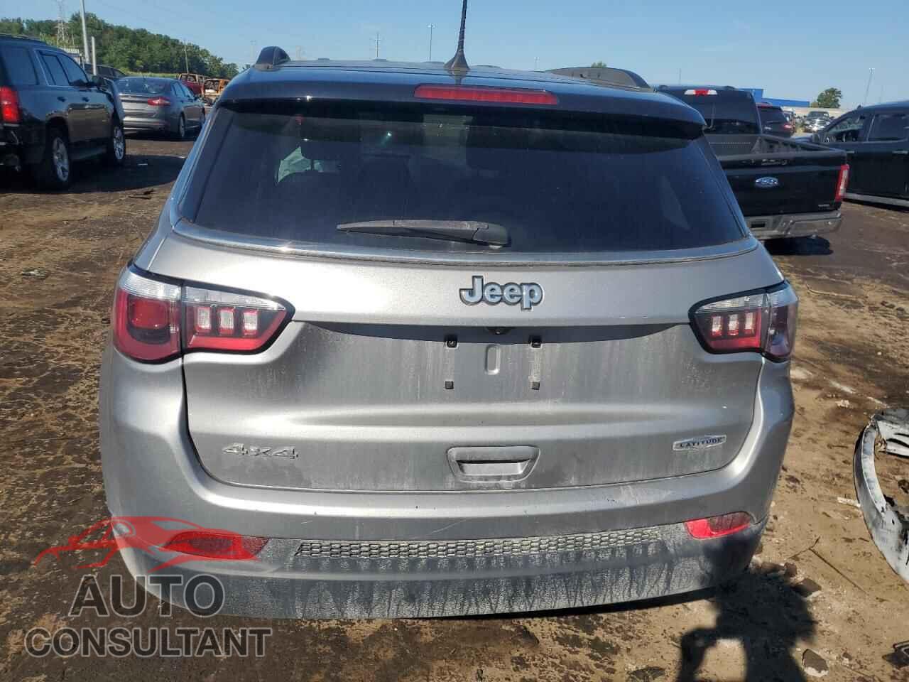 JEEP COMPASS 2018 - 3C4NJDBB4JT349675