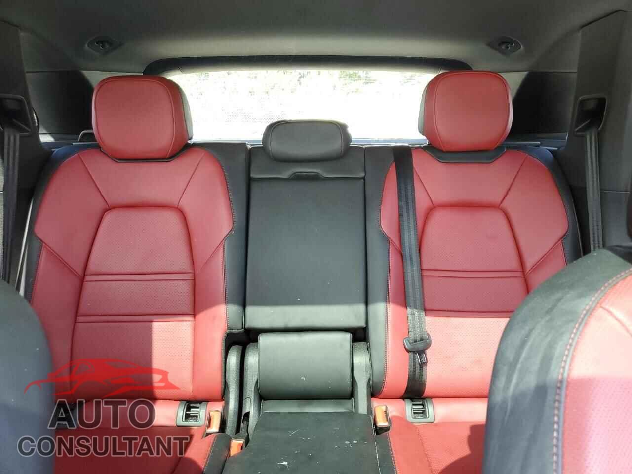 PORSCHE CAYENNE 2024 - WP1AA2AY2RDA02872