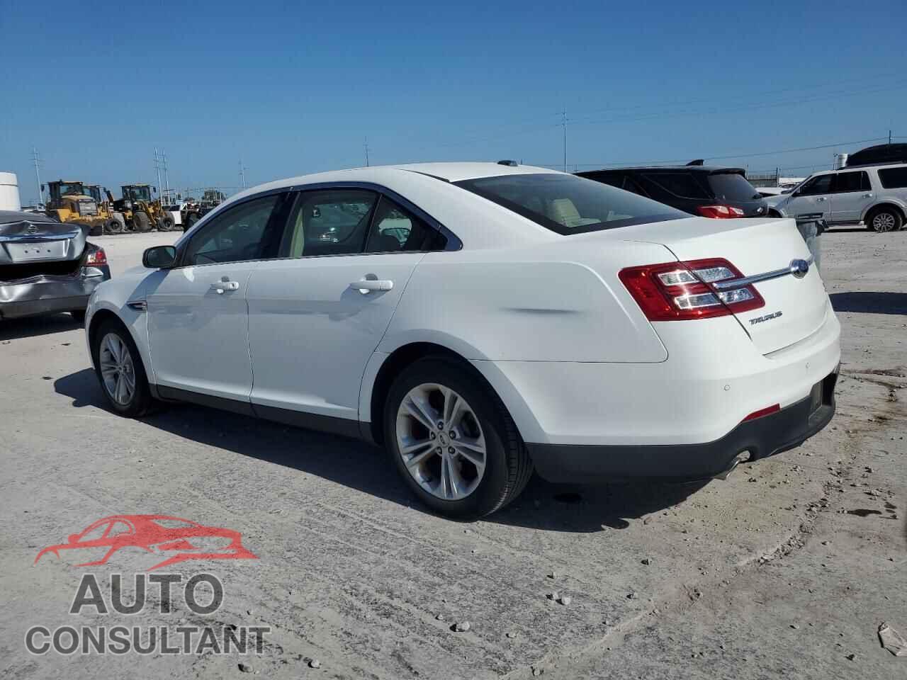 FORD TAURUS 2018 - 1FAHP2E86JG115211