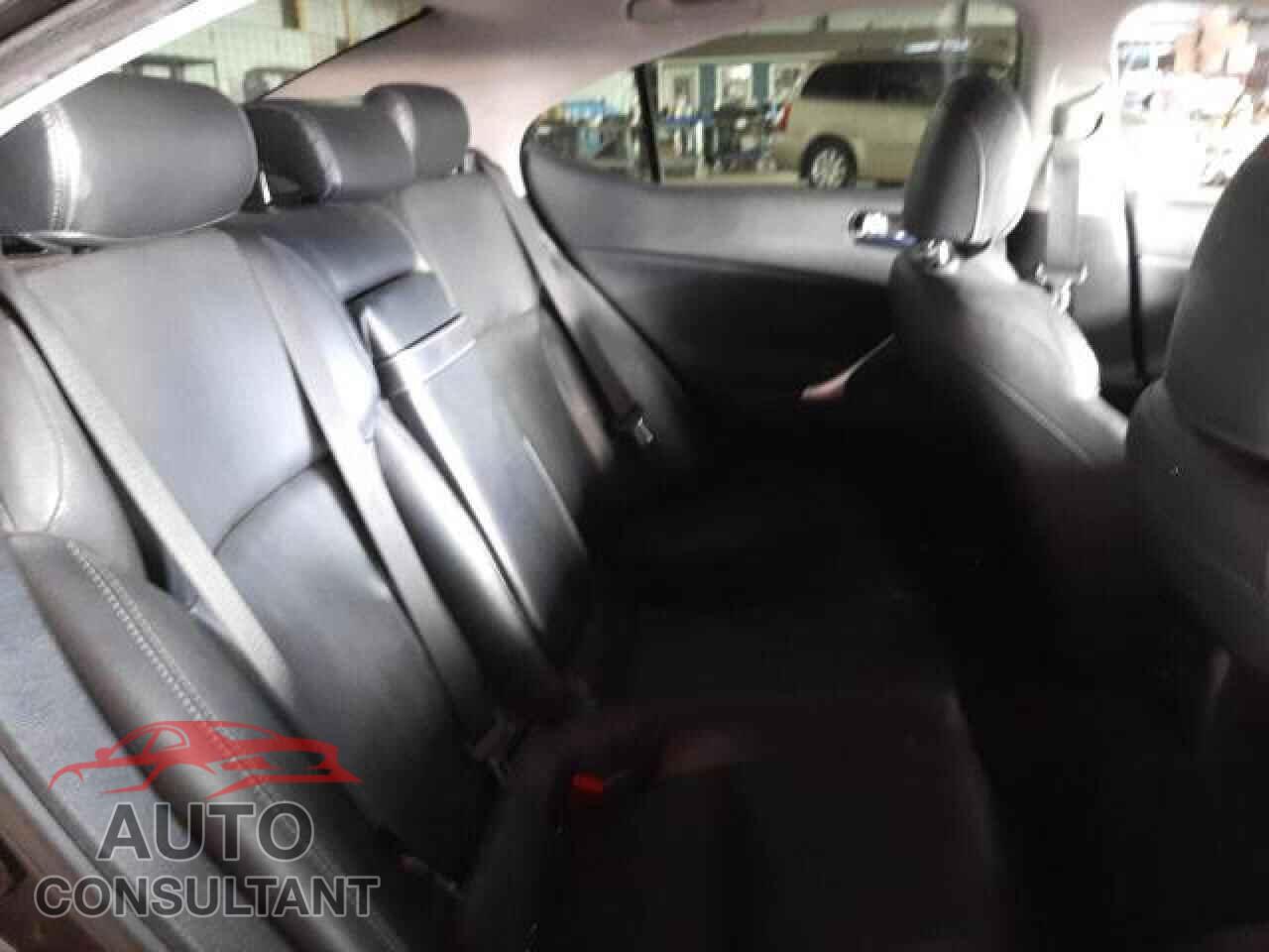 LEXUS IS 2011 - JTHBF5C29B5141431