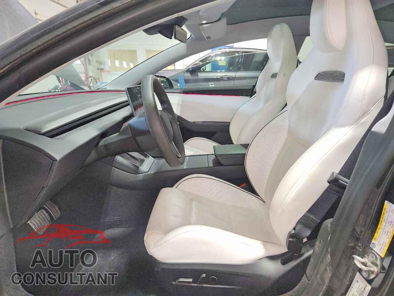 TESLA MODEL 3 2024 - 5YJ3E1ETXRF826845