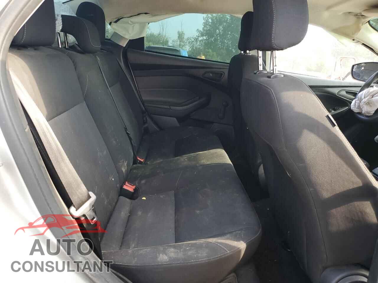 FORD FOCUS 2015 - 1FADP3E20FL347317