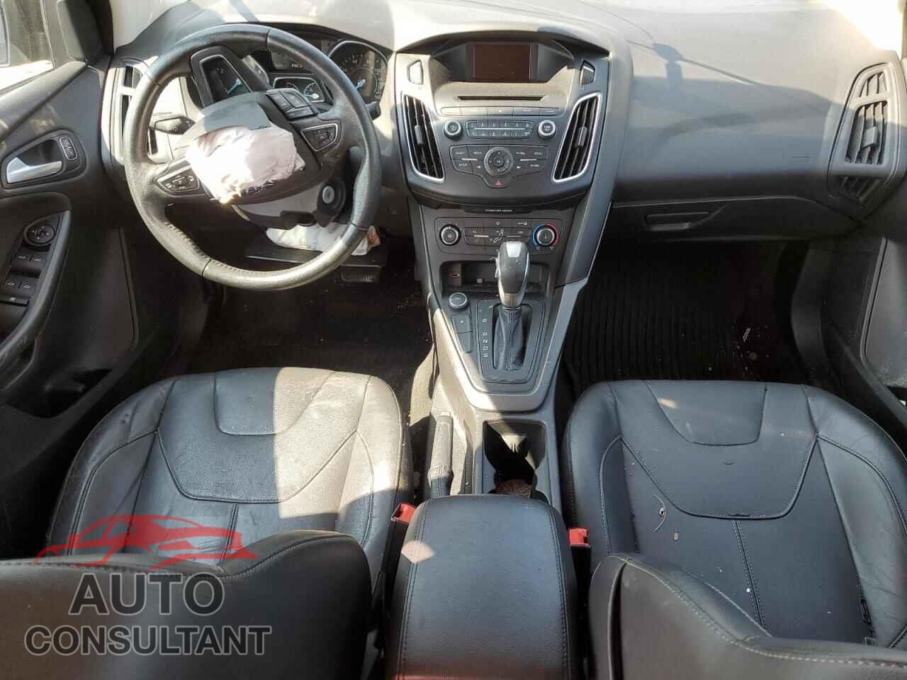 FORD FOCUS 2015 - 1FADP3F23FL201038