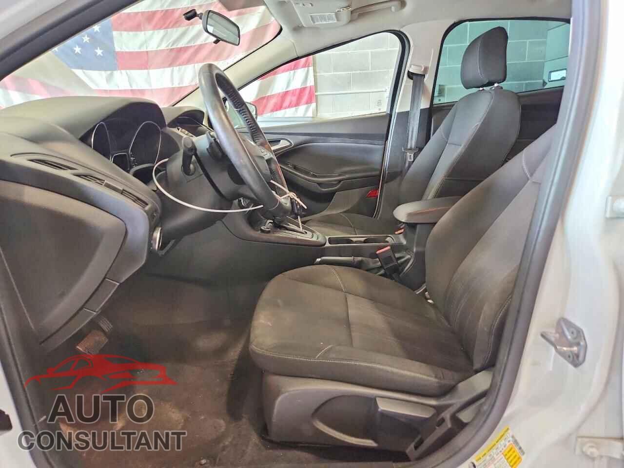 FORD FOCUS 2015 - 1FADP3K21FL304447