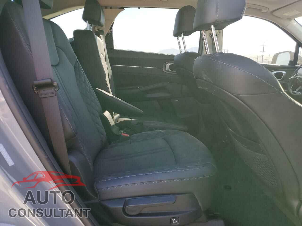 KIA SORENTO 2023 - 5XYRKDLF3PG218818