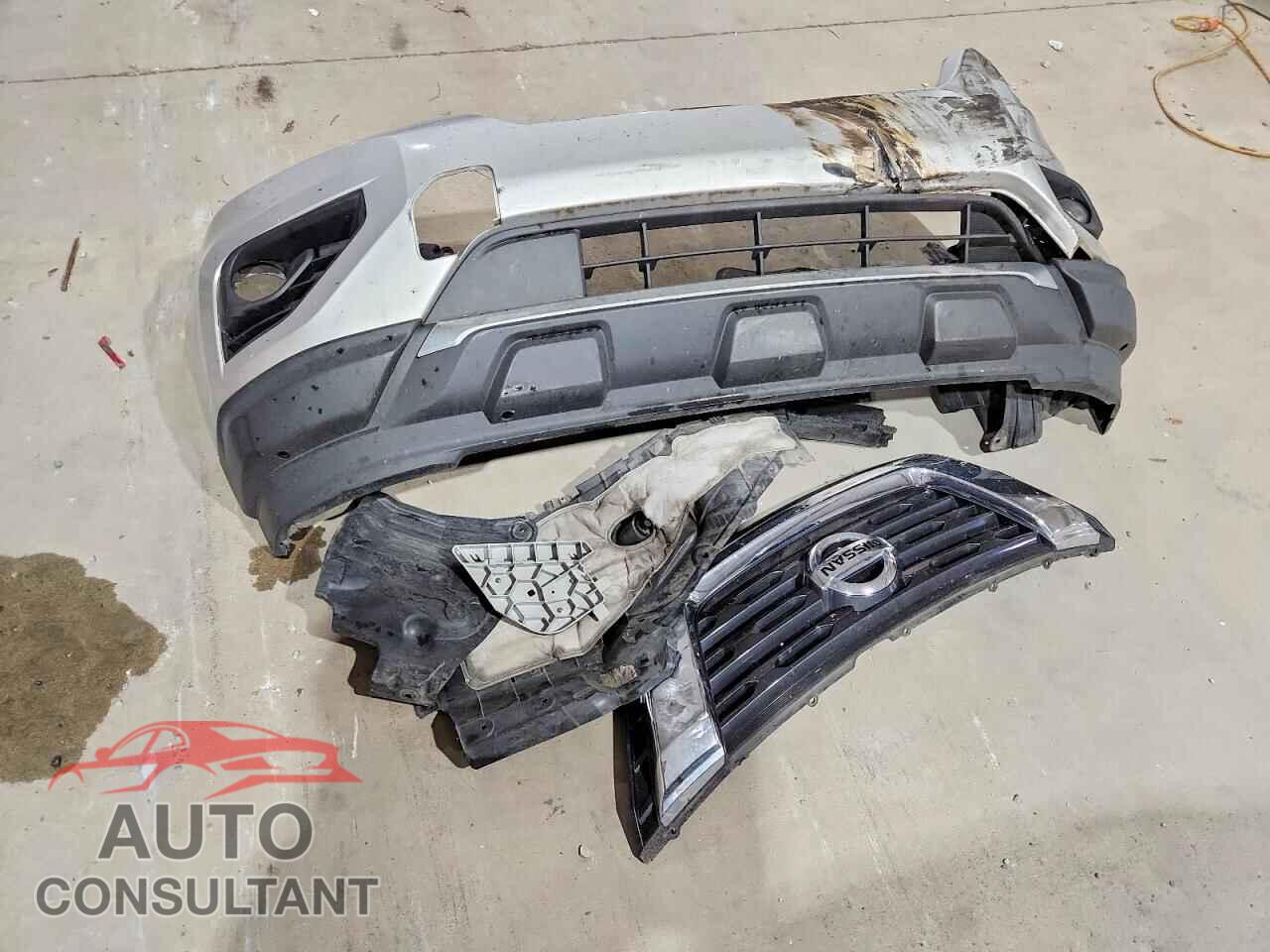 NISSAN PATHFINDER 2018 - 5N1DR2MM3JC643972