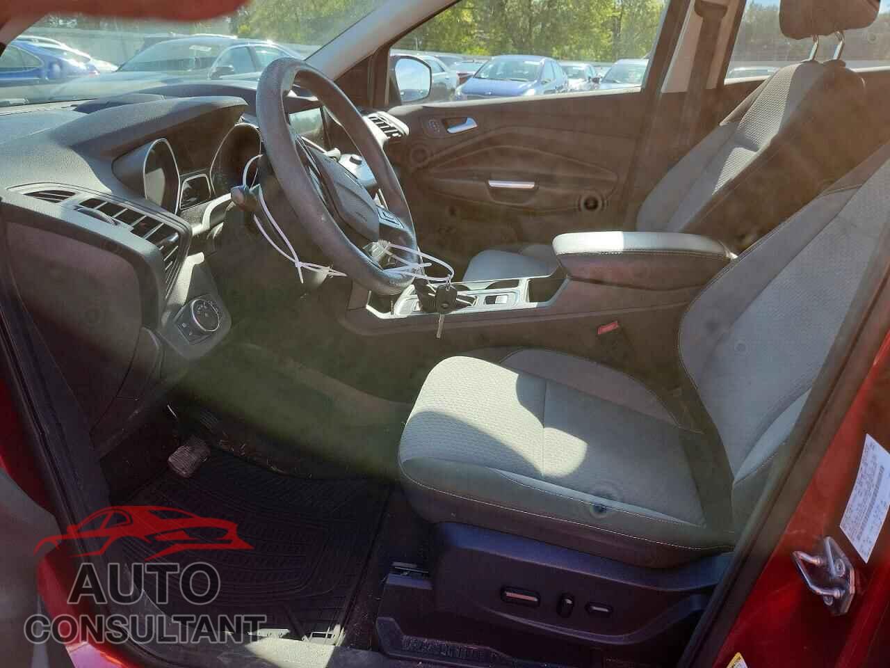 FORD ESCAPE 2017 - 1FMCU0GD3HUC85691