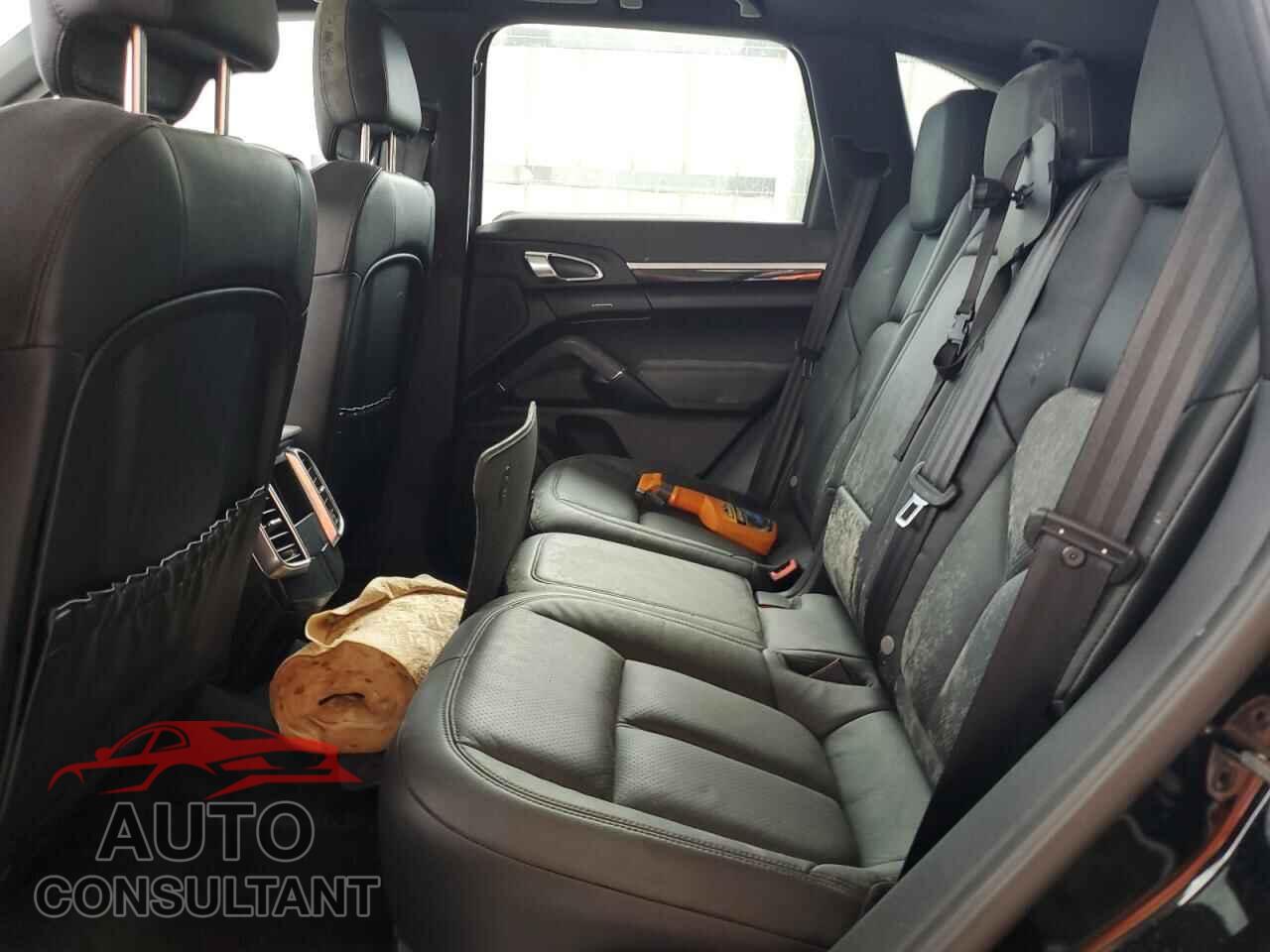 PORSCHE CAYENNE 2016 - WP1AA2A24GKA09116