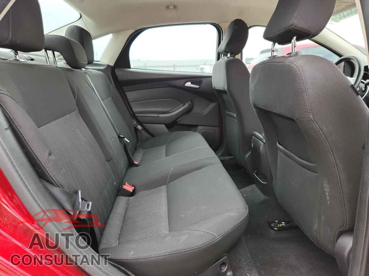 FORD FOCUS 2015 - 1FADP3F2XFL375317