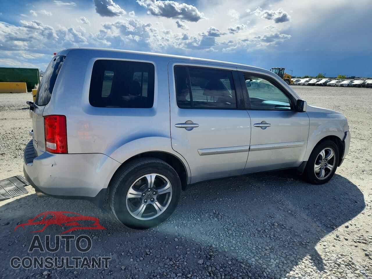 HONDA PILOT 2015 - 5FNYF4H37FB011093