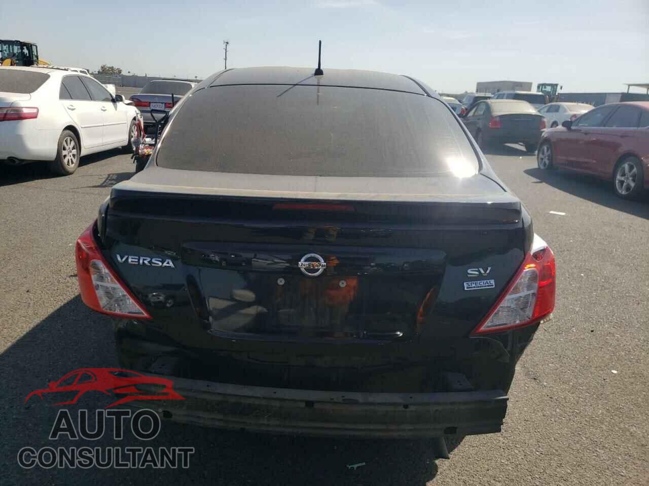 NISSAN VERSA 2018 - 3N1CN7AP7JL878681