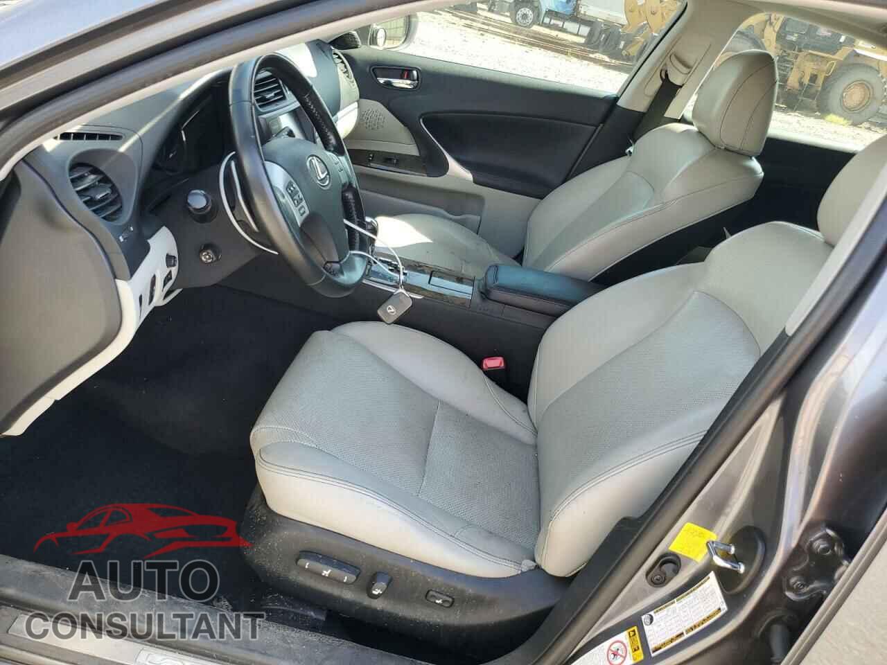 LEXUS IS 2013 - JTHCF5C26D5061480