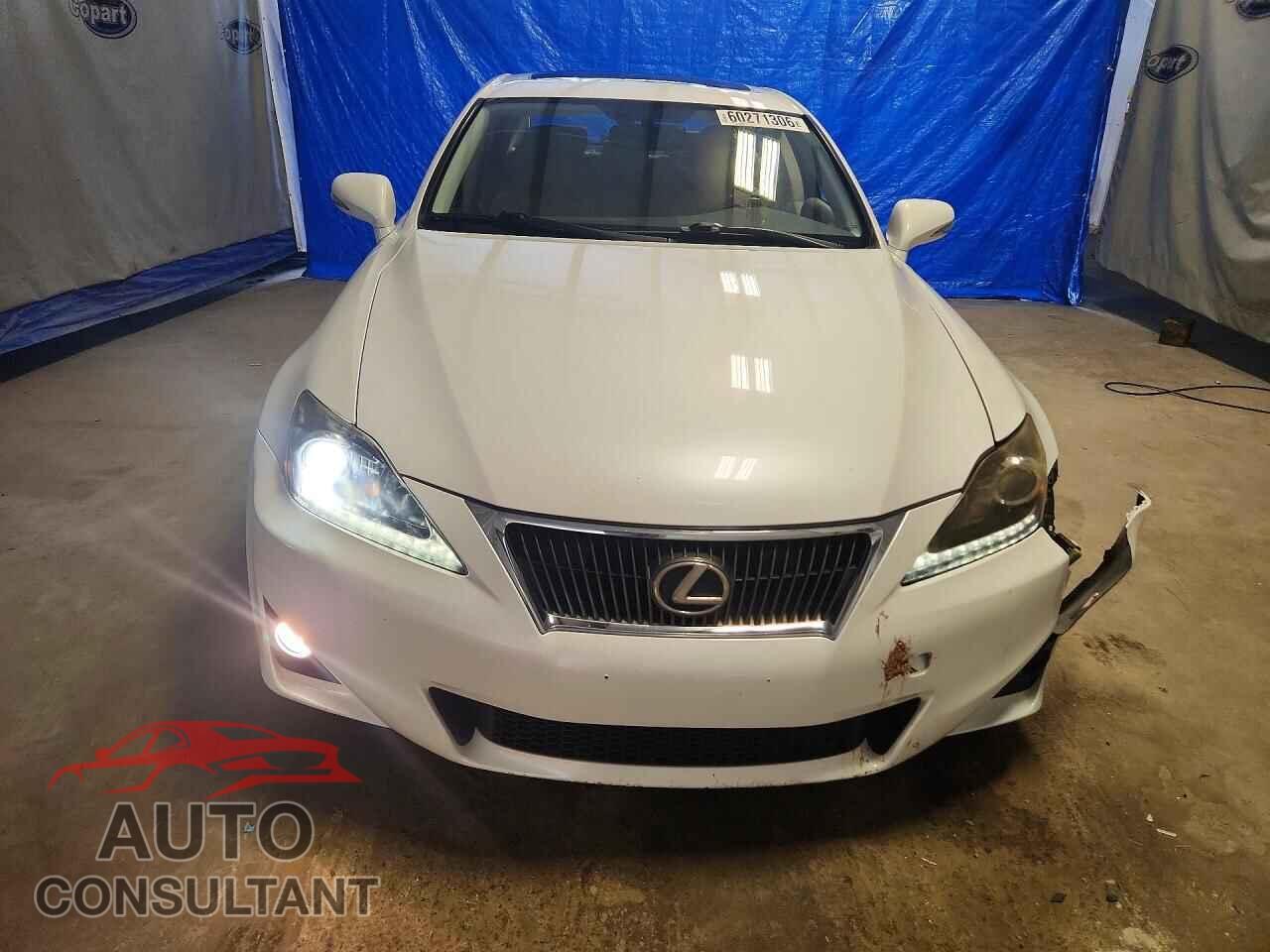 LEXUS IS 2011 - JTHCF5C23B5049705