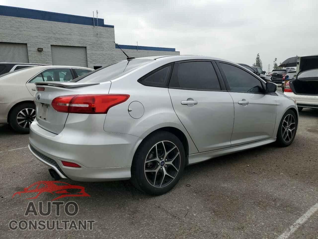 FORD FOCUS 2015 - 1FADP3F28FL348729