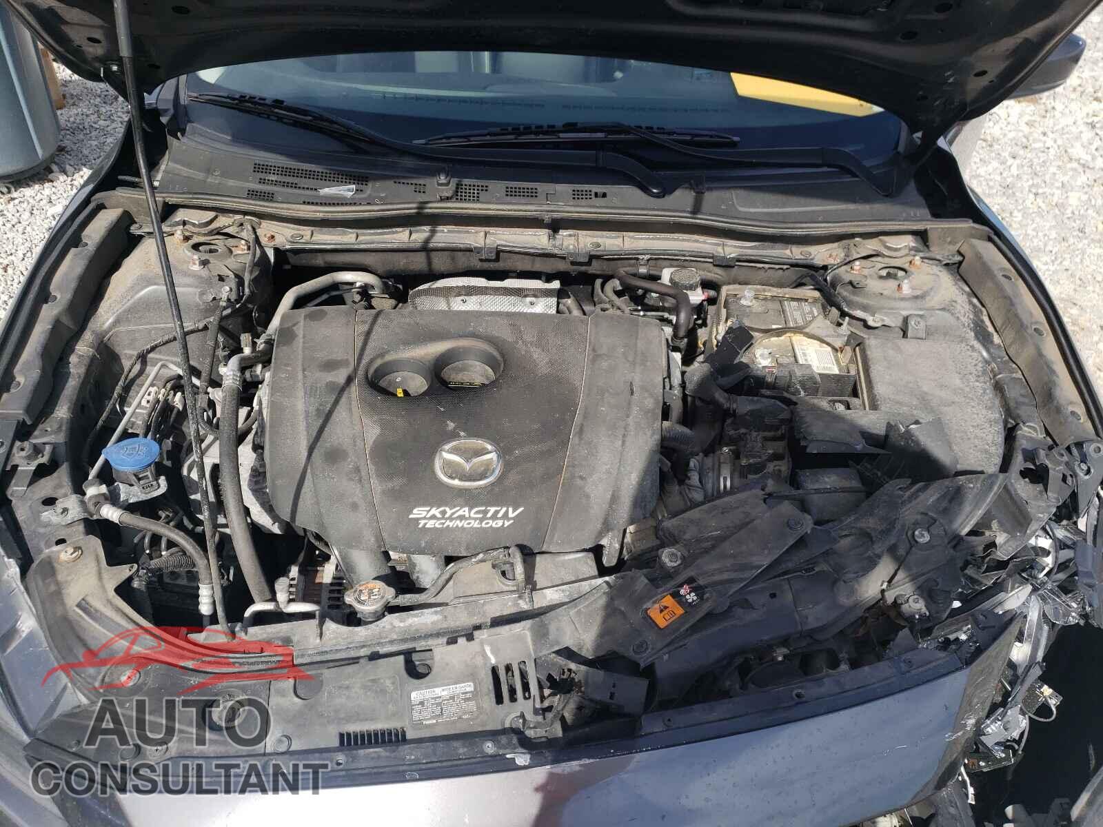 MAZDA 3 2018 - 3MZBN1W37JM164214