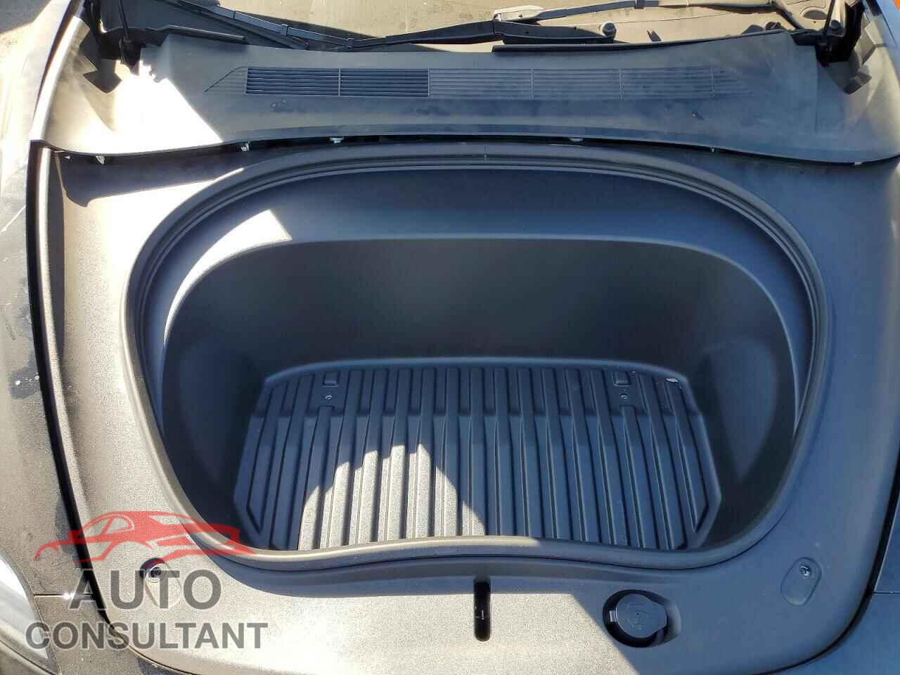 TESLA MODEL 3 2025 - 5YJ3E1EA0SF971879