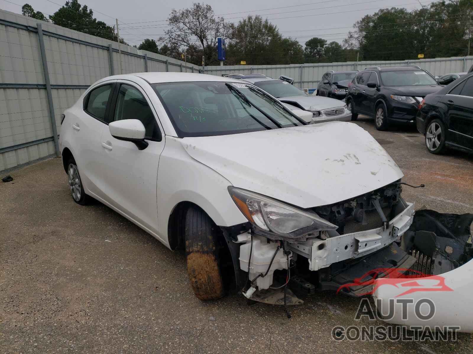 TOYOTA YARIS 2017 - 3MYDLBYV0HY166722