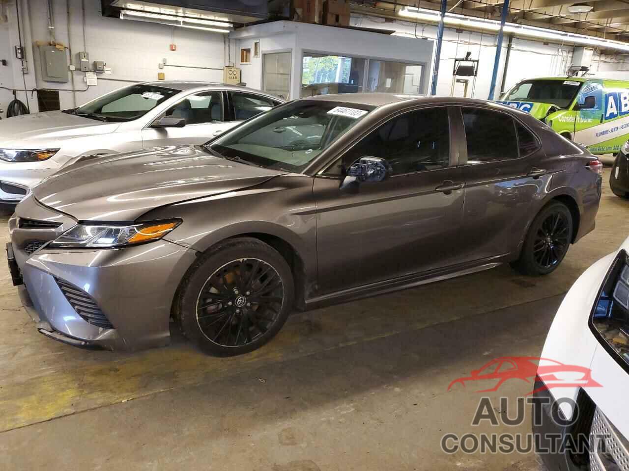 TOYOTA CAMRY 2018 - 4T1B11HK2JU553238