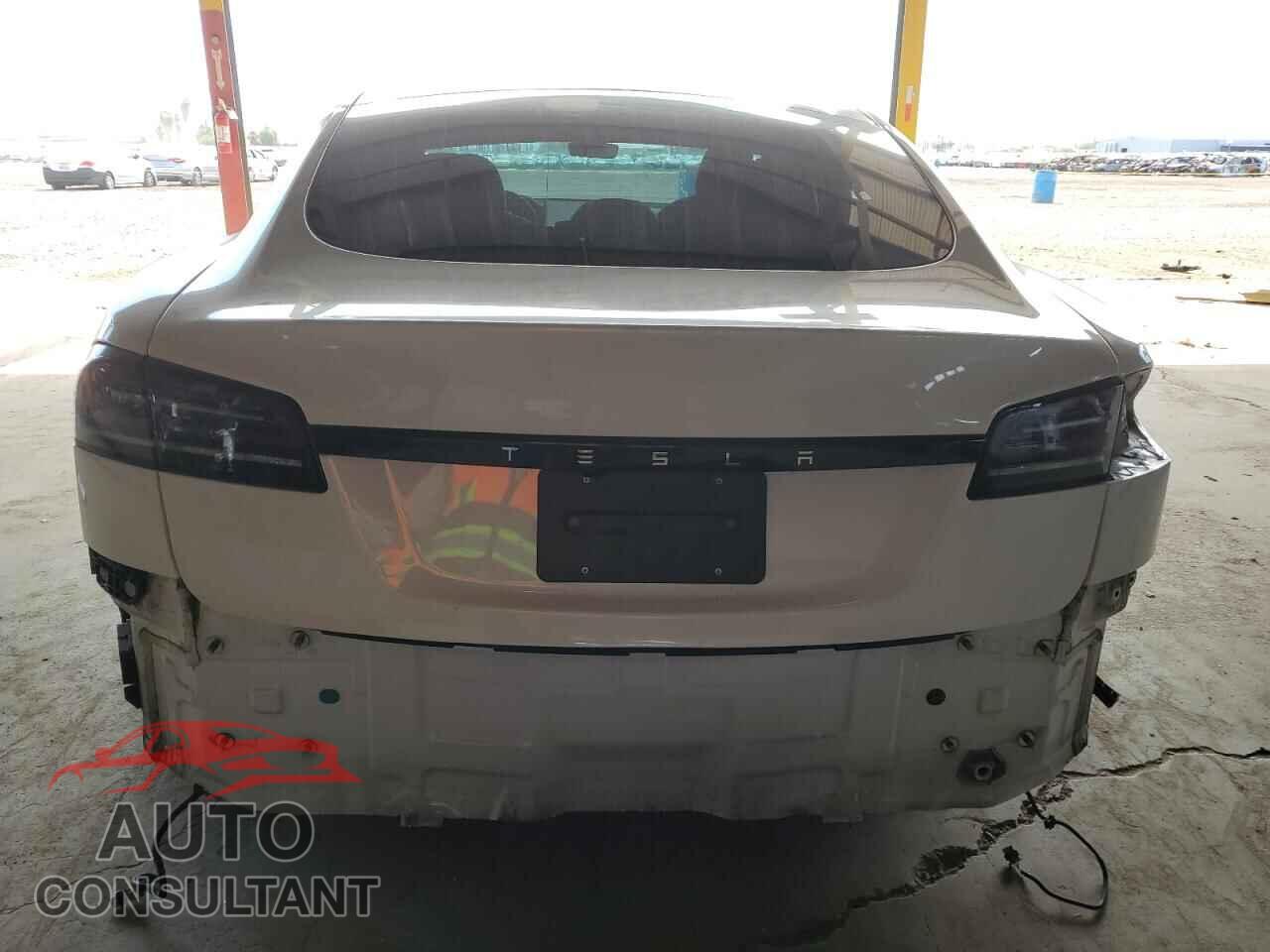 TESLA MODEL S 2024 - 5YJSA1E5XRF543192