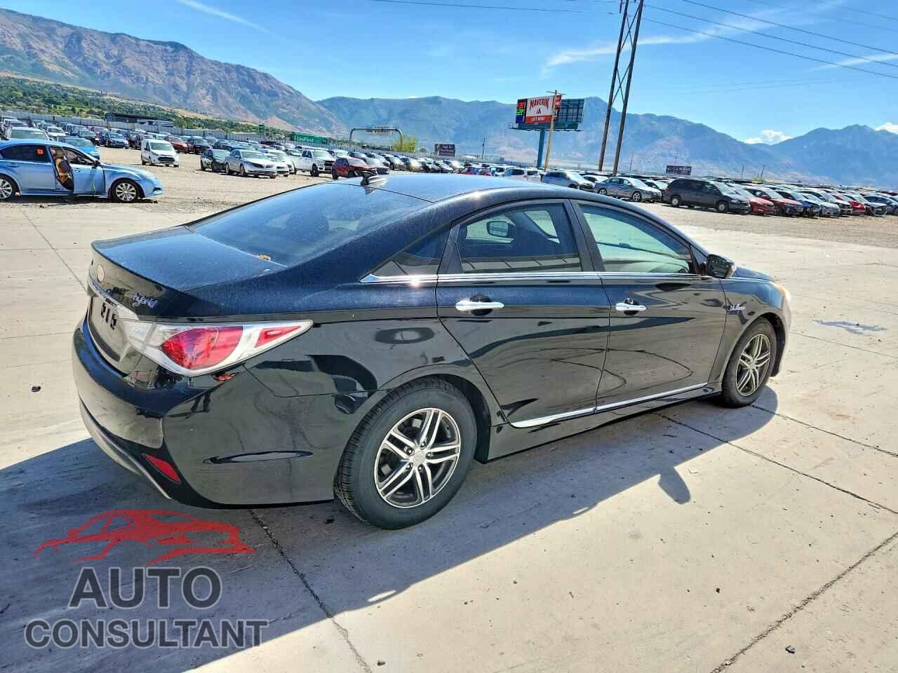 HYUNDAI SONATA 2012 - KMHEC4A46CA042012
