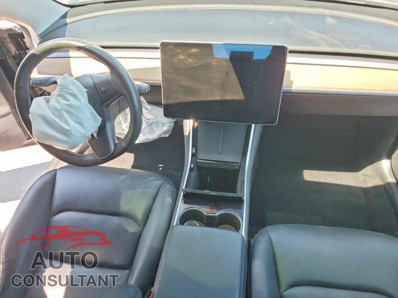 TESLA MODEL 3 2019 - 5YJ3E1EA7KF397877