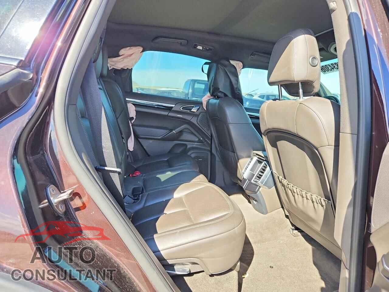 PORSCHE CAYENNE 2018 - WP1AA2A23JKA06389