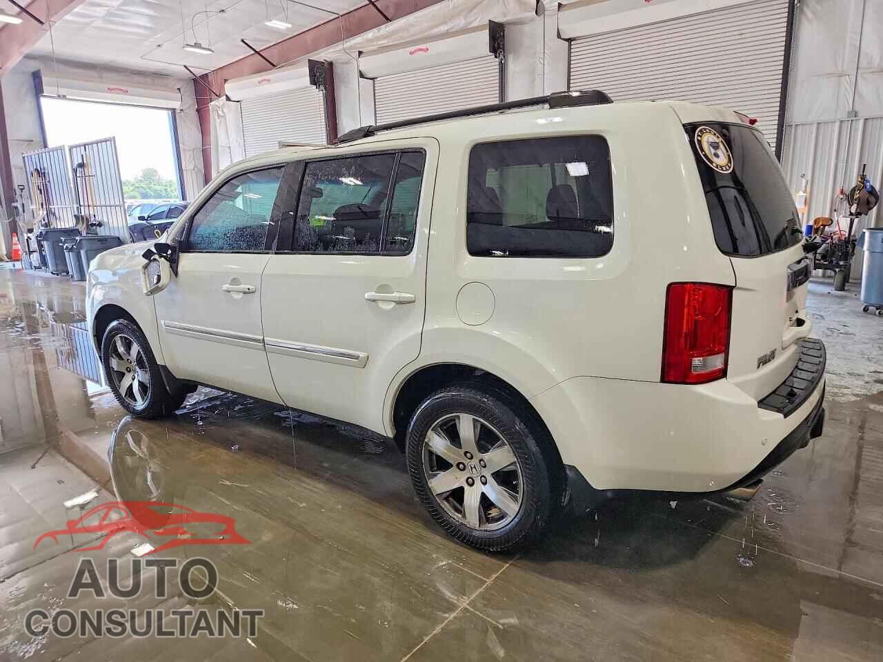 HONDA PILOT 2015 - 5FNYF4H94FB044203